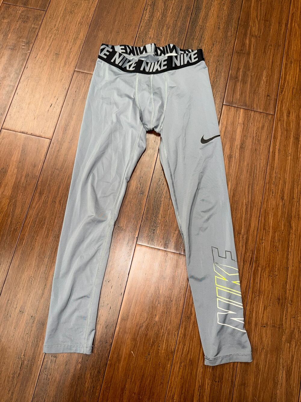 Nike Boy's Dri-FIT 3/4 Compression Training Tights XL